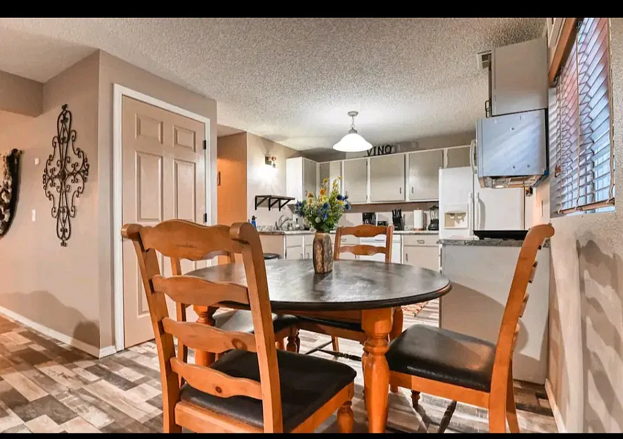 2 bed, 2300 sqft, $1,500 — Photo 4