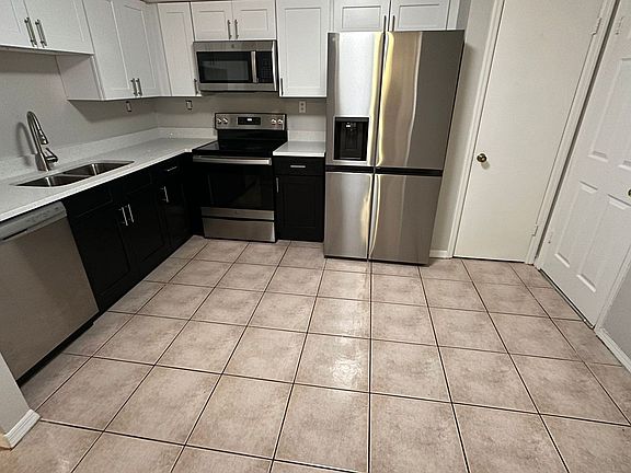 3rd image of 443 Lakeside Pl