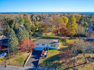 10 Beverly Ln, East Moriches, NY 11940