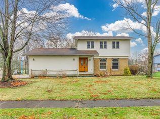 833 S Azalea Blvd, Barberton, OH 44203