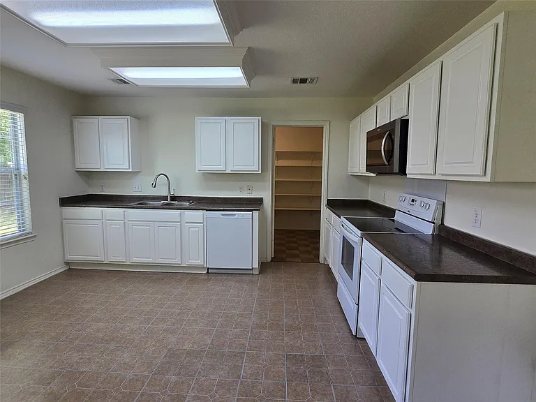2021 Rim Rock Dr — Photo 3