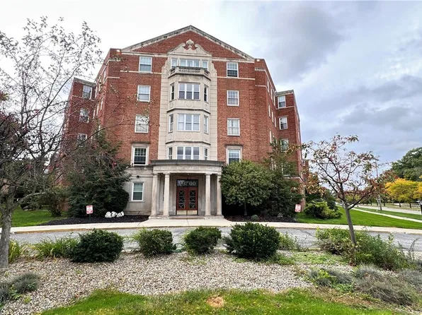 13800 Fairhill Rd, Cleveland, OH 44120