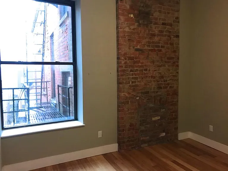 2733 Woodburn Ave #303 — Photo 14