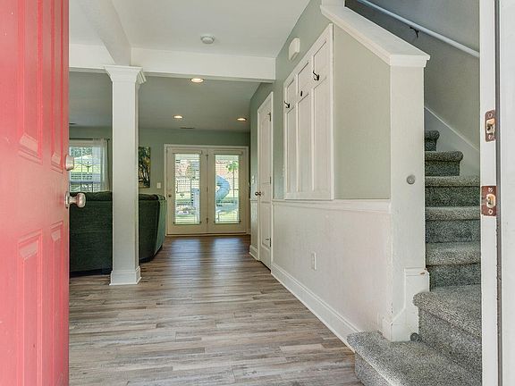 3rd image of 291 Holland View Dr