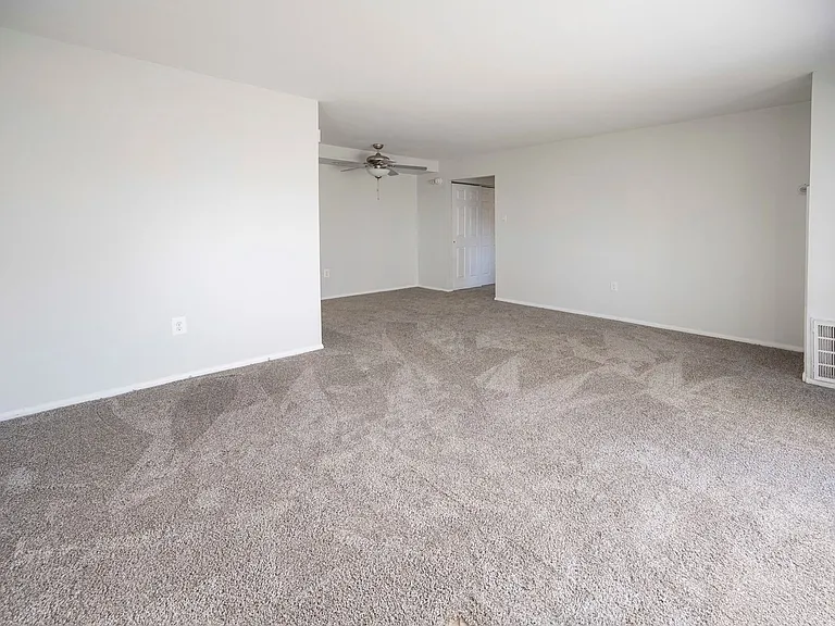 Tomlinson Court Apartments — Photo 5