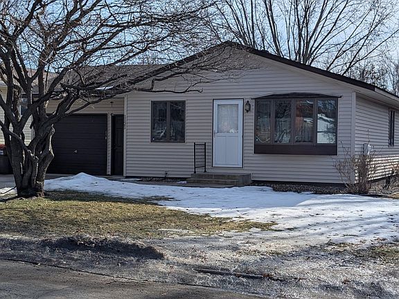 3rd image of 1121 4th St W