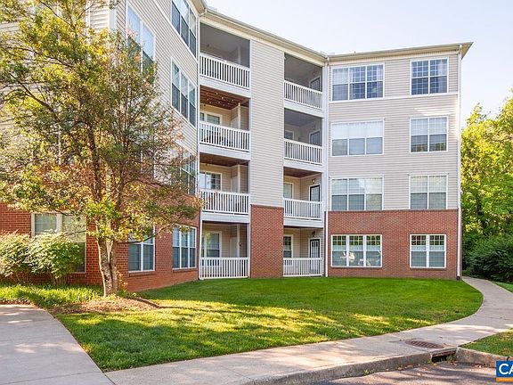 4th image of 270 Riverbend Dr APT 1C