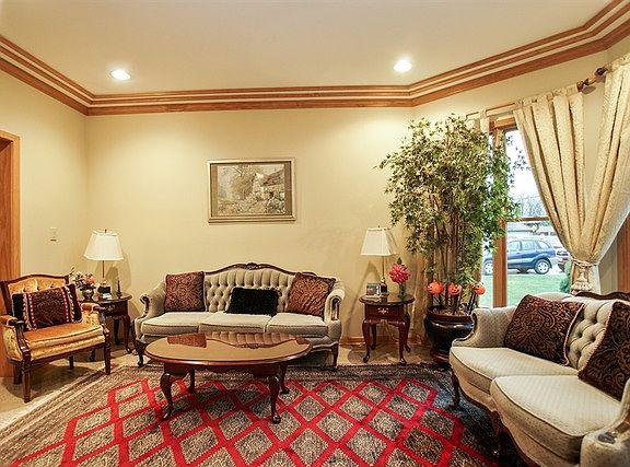 3rd image of 332 Oak Meadows Dr