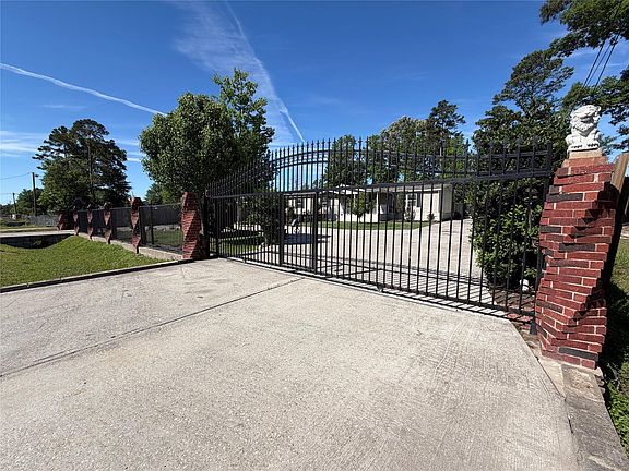 4th image of 23943 Swallowtail Ln