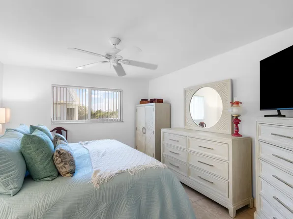 7 Colonial Club Drive #300, Boynton Beach, FL 33435