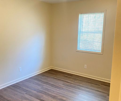 2nd image of 5116 Hill Farm Dr NE