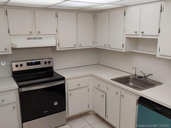 4th image of 1300 NE Miami Gardens Dr APT 411E
