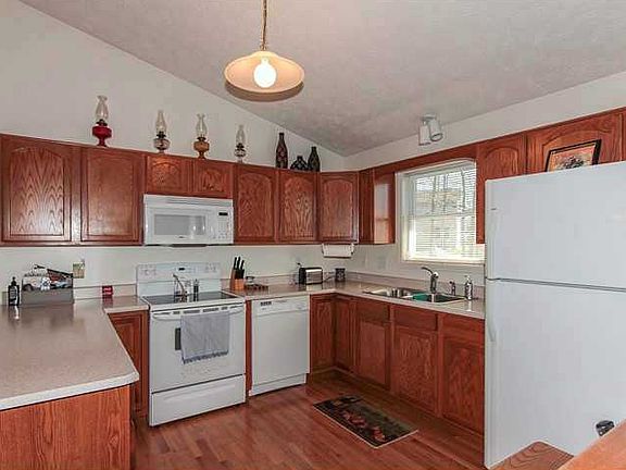 4th image of 2425 Shorewood Dr