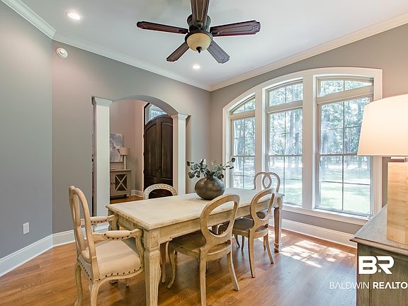 5th image of 7660 Martin Ln
