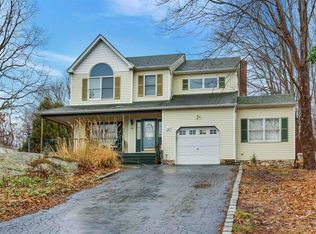 913 Sound Shore Rd, Riverhead, NY 11901