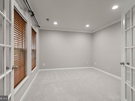 4th image of 2116 Abbottsbury Way