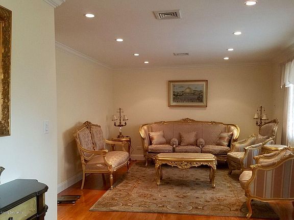 2nd image of 104 Dutchess Ave