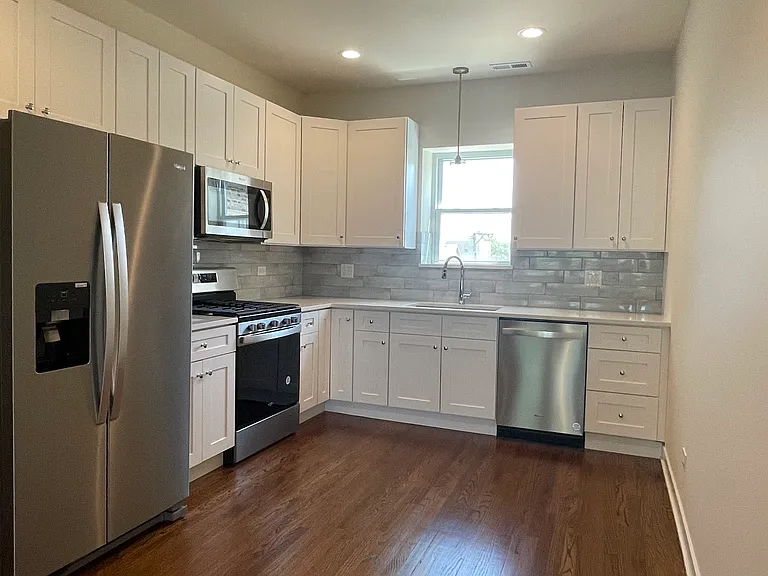 2819 W Cullom Ave #3 — Photo 3