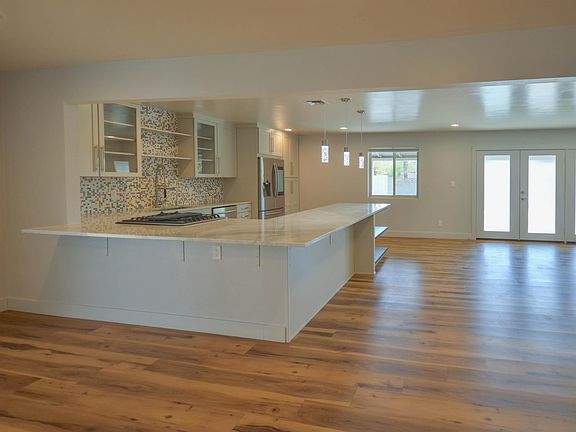 5th image of 1209 E Laguna Dr