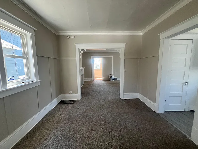 319 W Columbia Ter — Photo 1