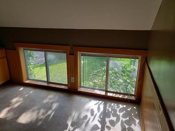 3rd image of 513 Myrtle St W APT 3