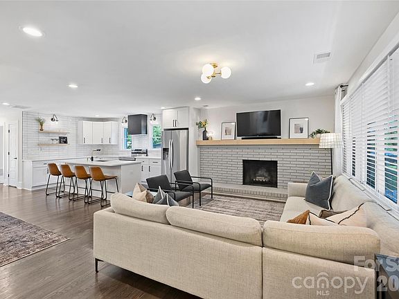 3rd image of 1914 Windham Pl