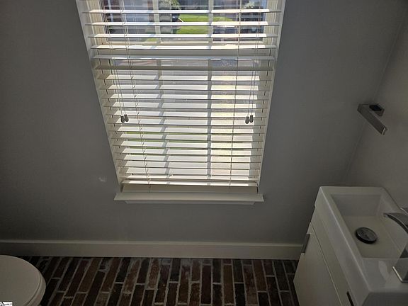 5th image of 226 Cambria Ct