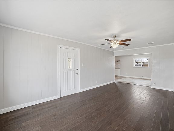 3rd image of 404 S 4th St