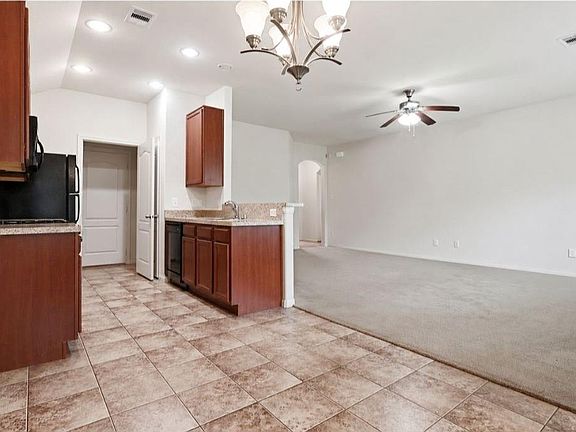 3rd image of 379 Henry St