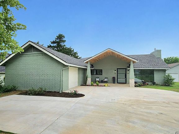 3rd image of 124 Sequoya Dr