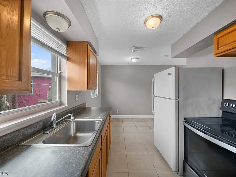 5458 5th Ave — Photo 7