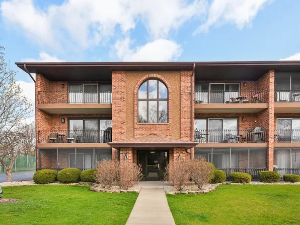8218 Cobblestone Dr APT 3D, Palos Hills, IL 60465