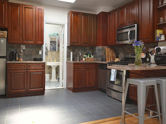 4th image of 225 E 12th St APT 5B