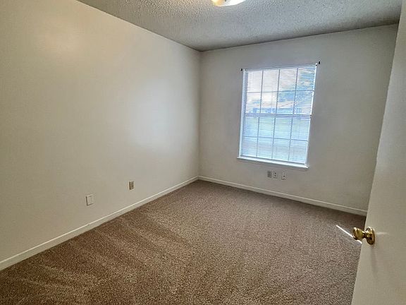 3rd image of 133 Classic Ct