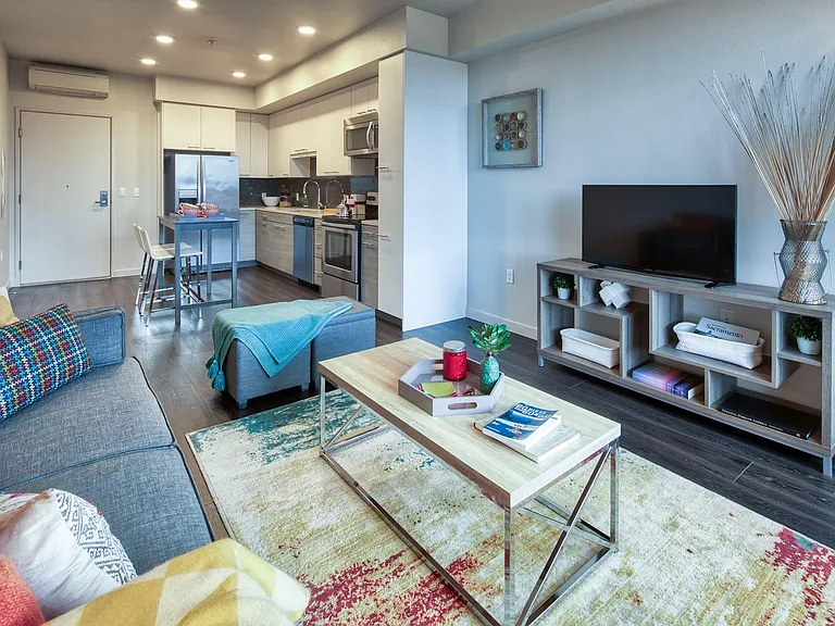 EVIVA Midtown Apartments — Photo 20
