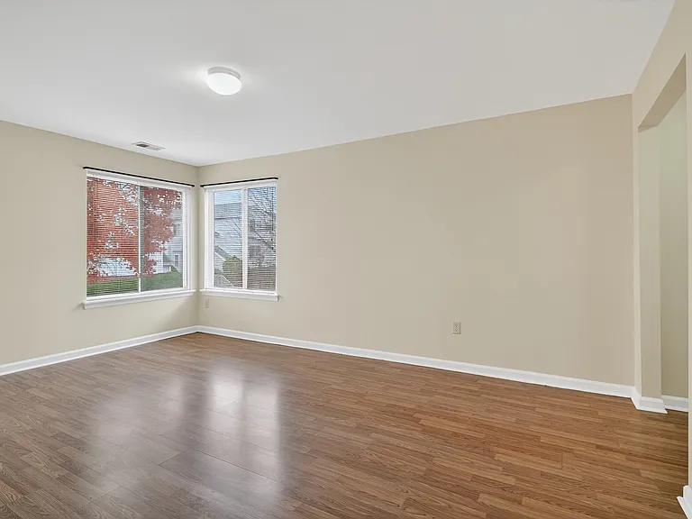 802 Jesse Way — Photo 8