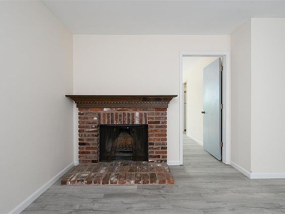 4th image of 2221 Clayville Ct