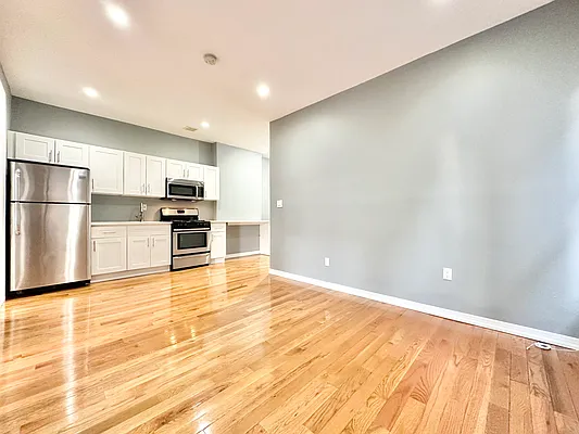 Rented by Keller Williams NYC | media 16