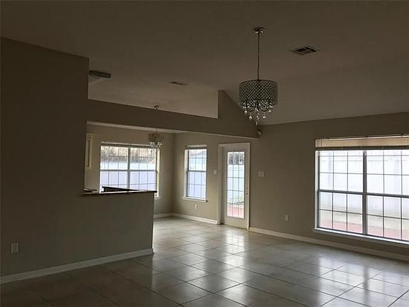 5th image of 54 Moss Dr