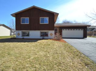 8960 Kirkwood Cir N, Maple Grove, MN 55369