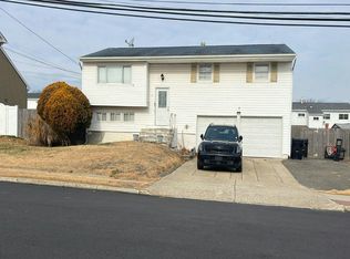57 Kansas Ave, Bay Shore, NY 11706