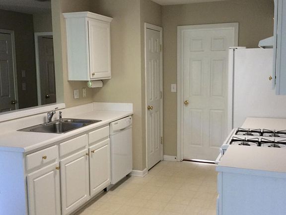 4th image of 302 Ashland Ct