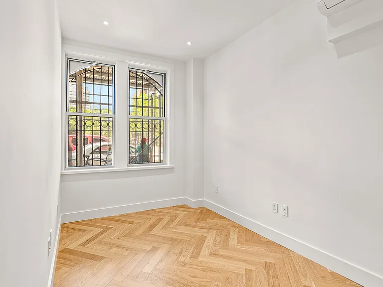 301 E 21st St #1A — Photo 5
