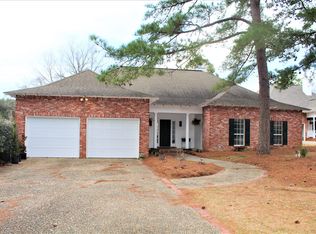 17 Stones Throw Dr, Hattiesburg, MS 39402