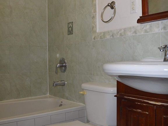 5th image of 3117 Fenton Ave #1