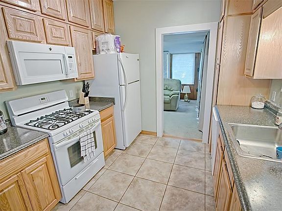 5th image of 1011 Carlton Ct