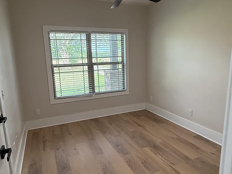 932 Windmill Rd — Photo 14