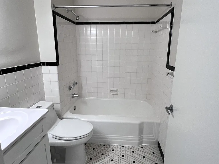 Broadview Apartments — Photo 48