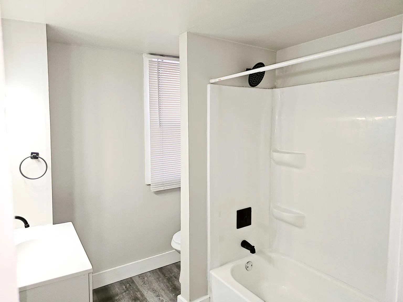 6 bed, 2600 sqft, $2,650 — Photo 4