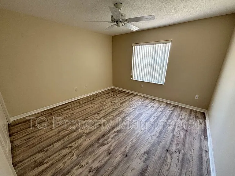20 Clarendon Ct N — Photo 25
